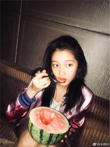 娱乐圈吃瓜爆料关晓彤微博,吃瓜群众纷纷热议