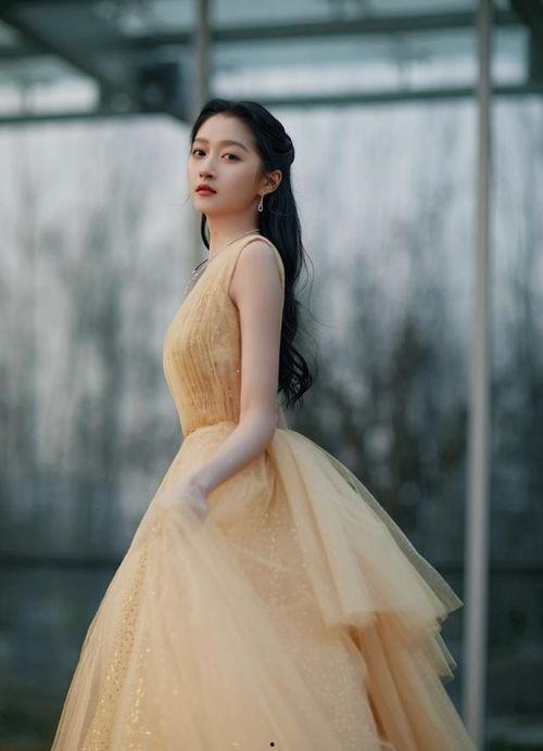 娱乐圈吃瓜爆料关晓彤微博,吃瓜群众纷纷热议